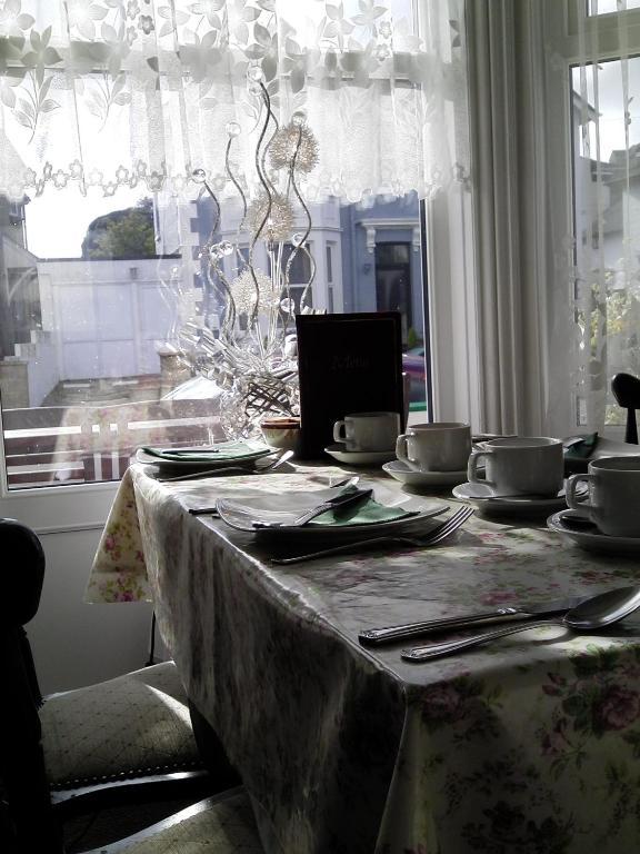 Roseglen Hotel Шанклин Екстериор снимка